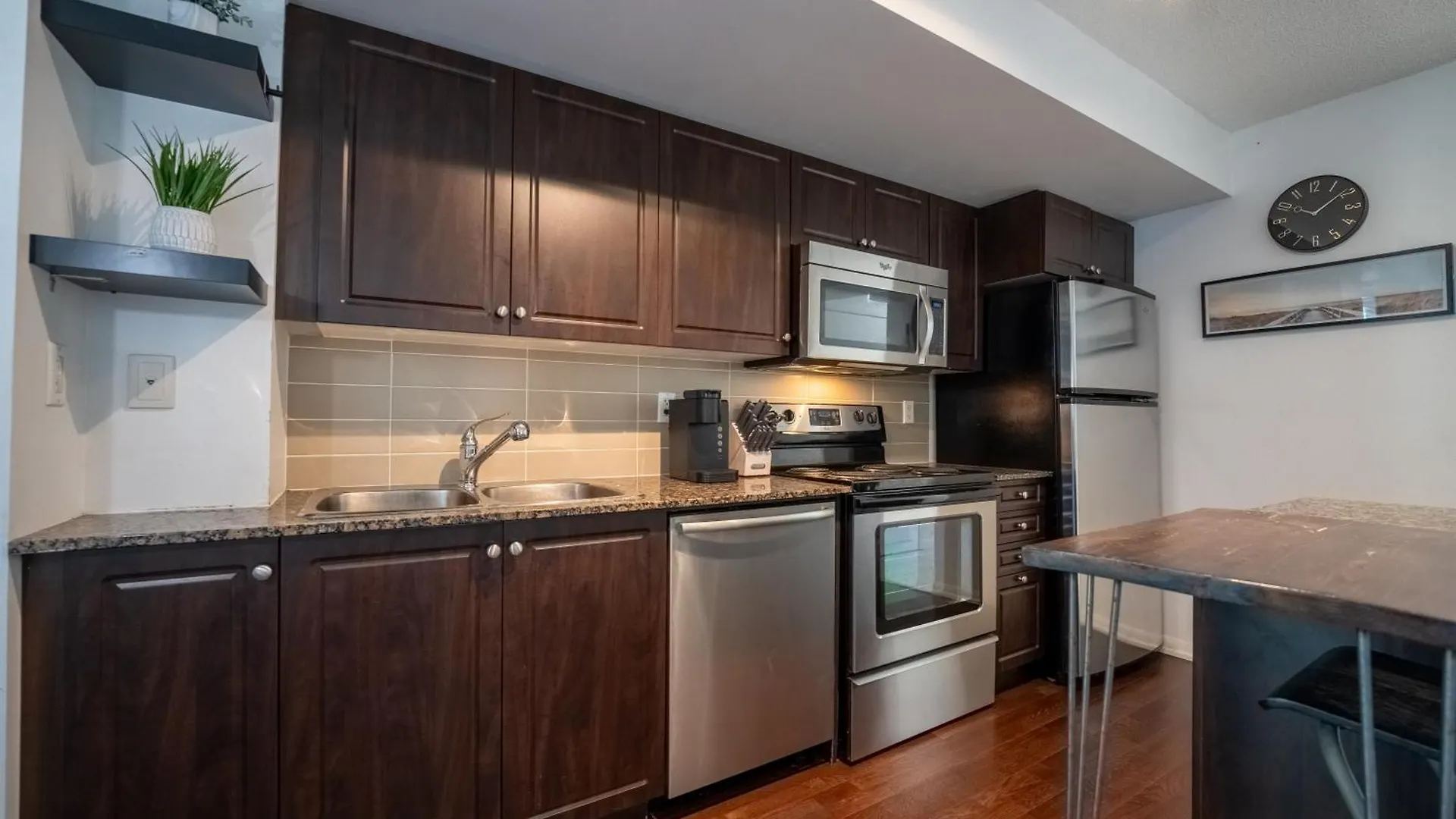 טורונטו Fort York Apartments