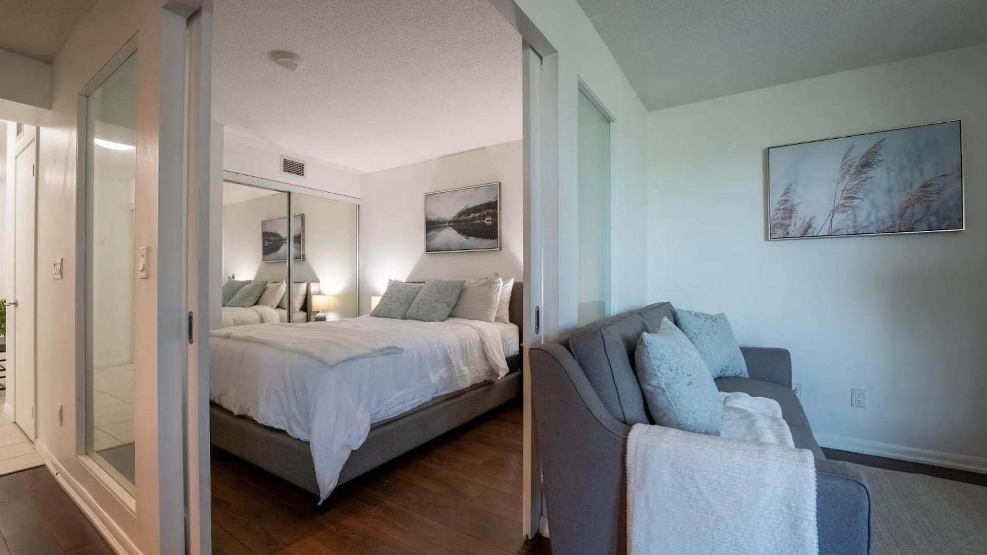 טורונטו Fort York Apartments קנדה