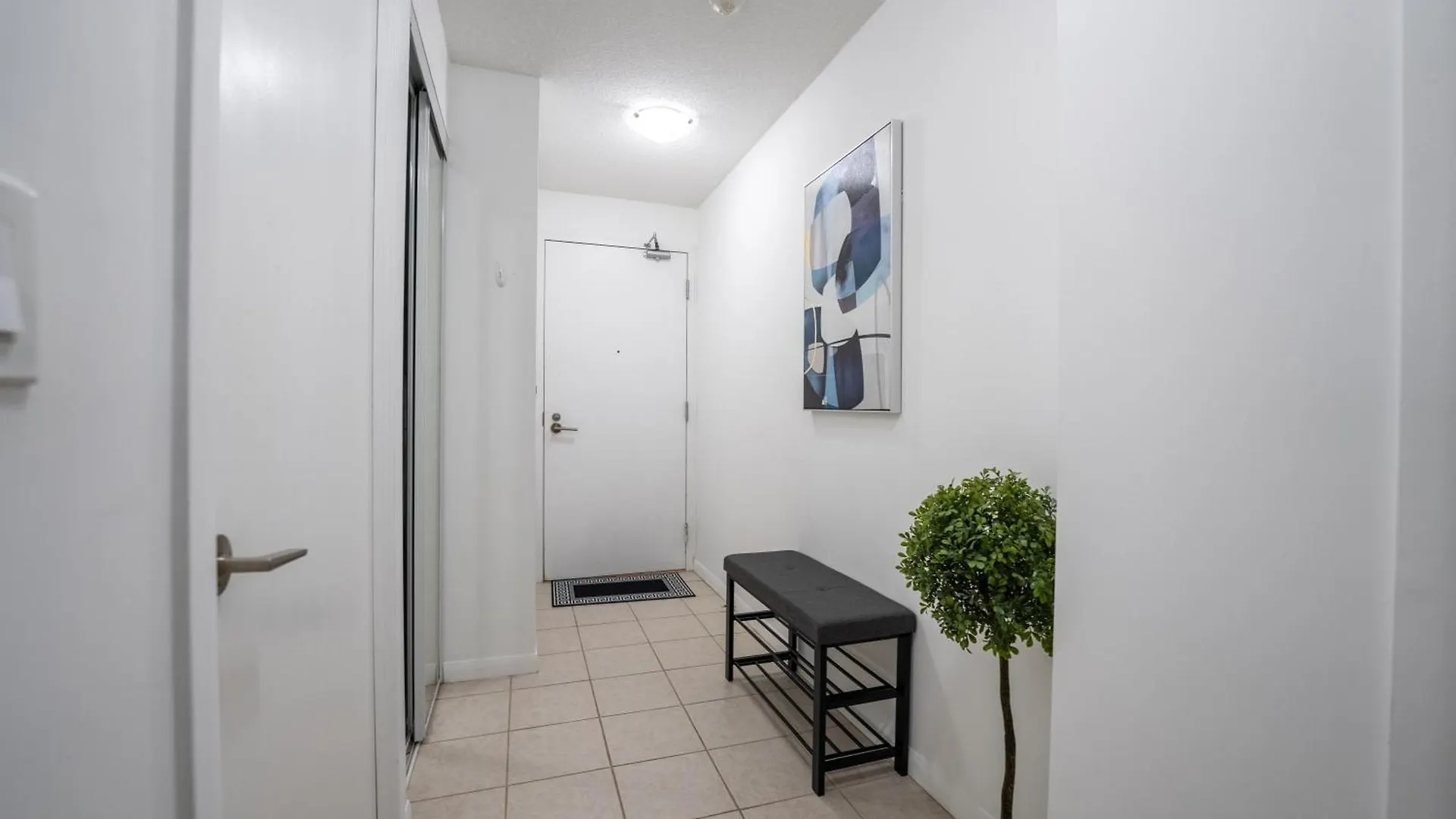טורונטו Fort York Apartments