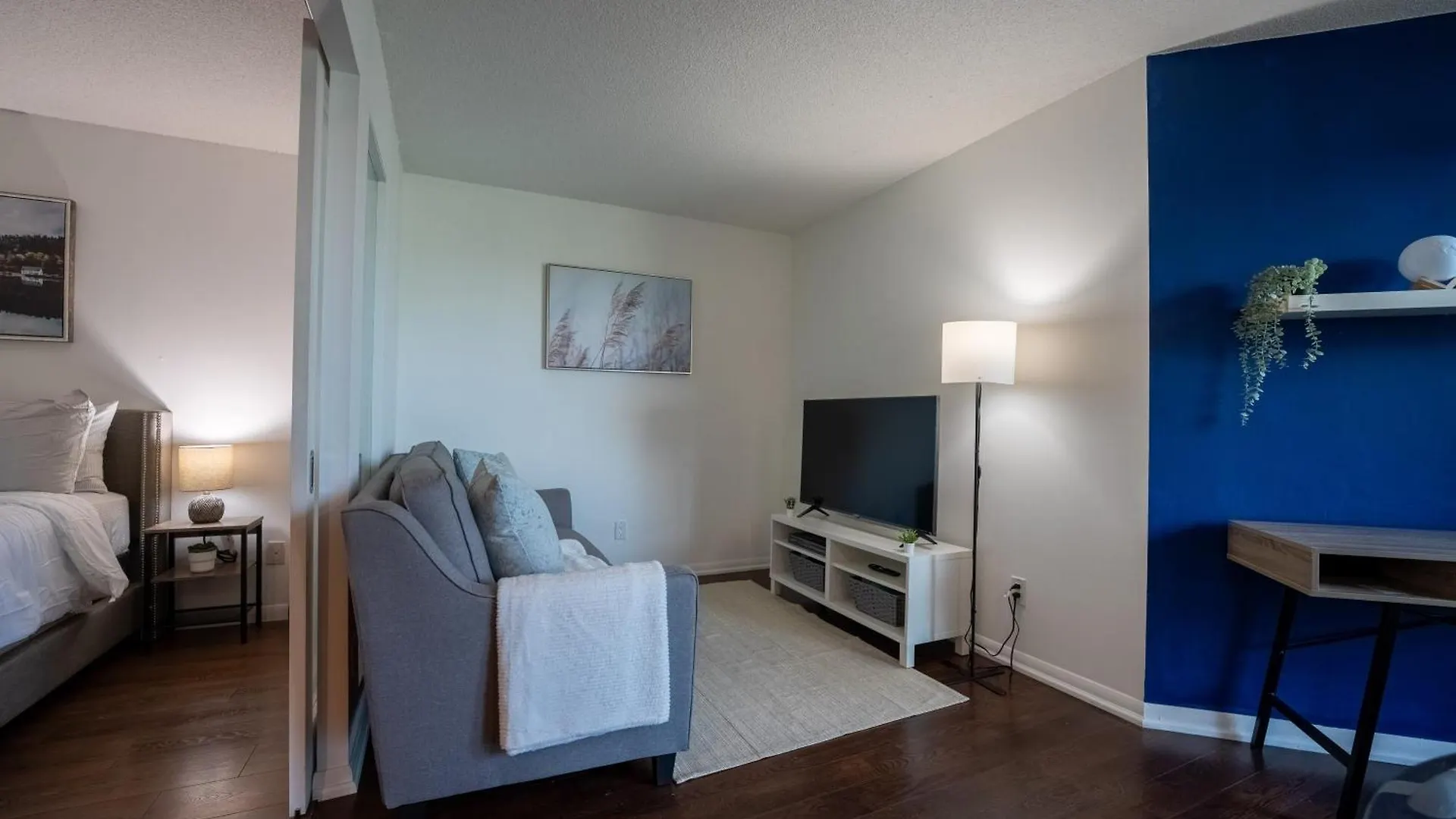 טורונטו Fort York Apartments