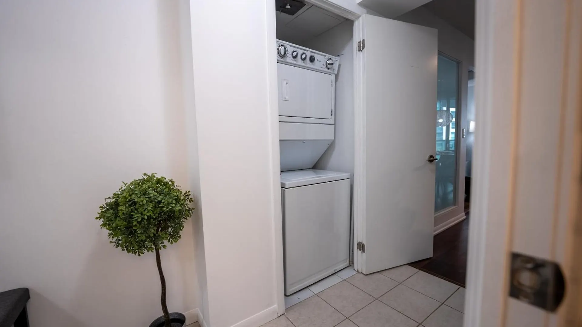 טורונטו Fort York Apartments