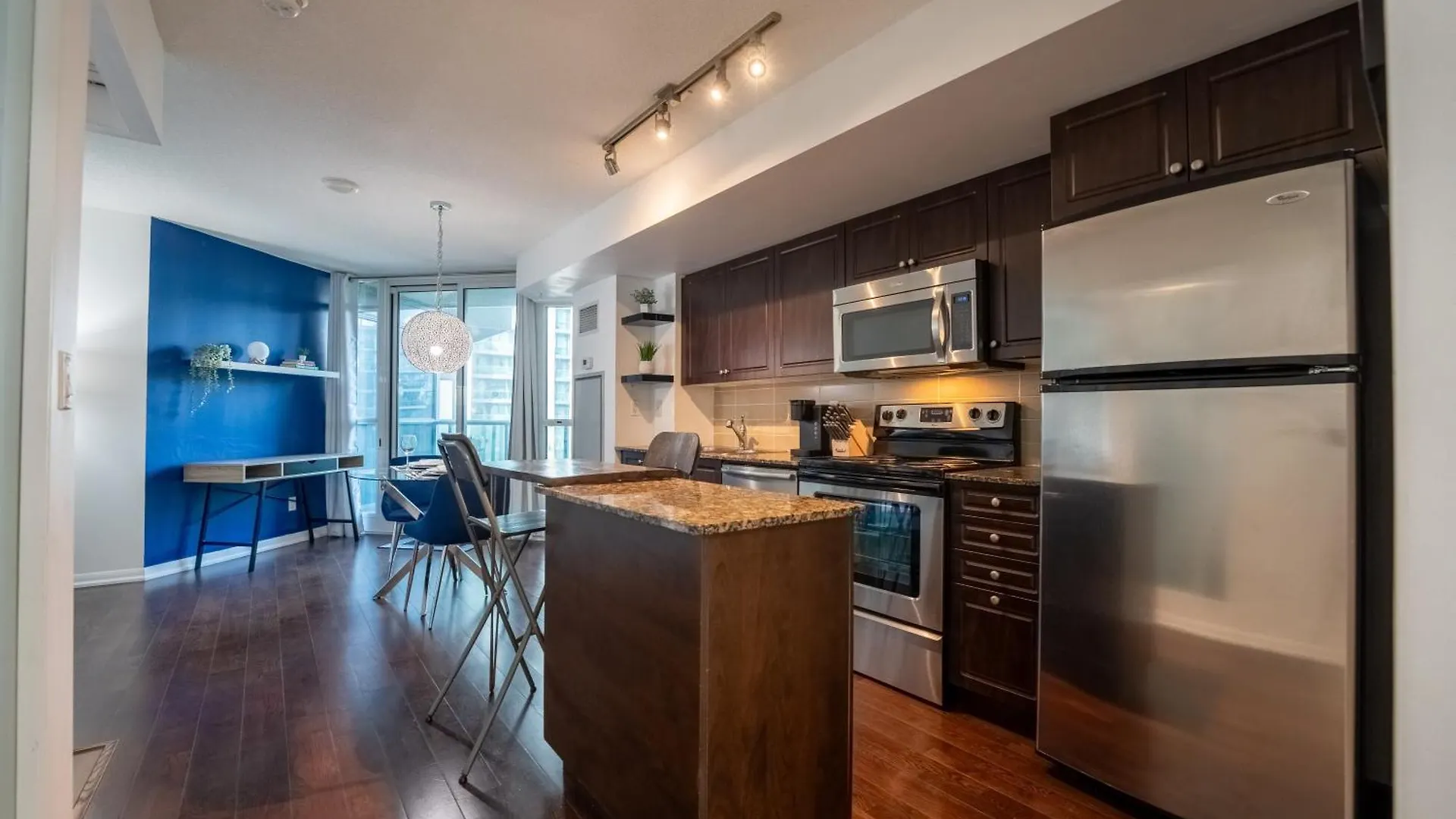 טורונטו Fort York Apartments