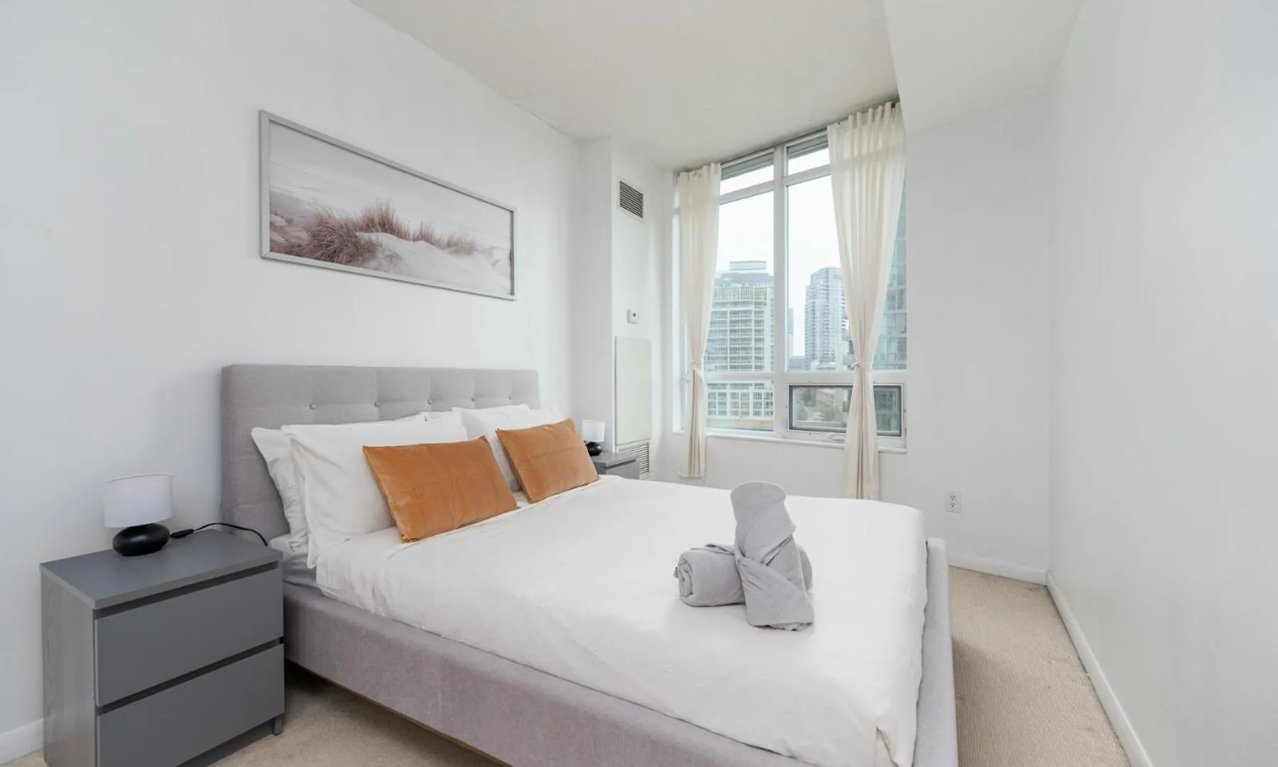 טורונטו Fort York Apartments