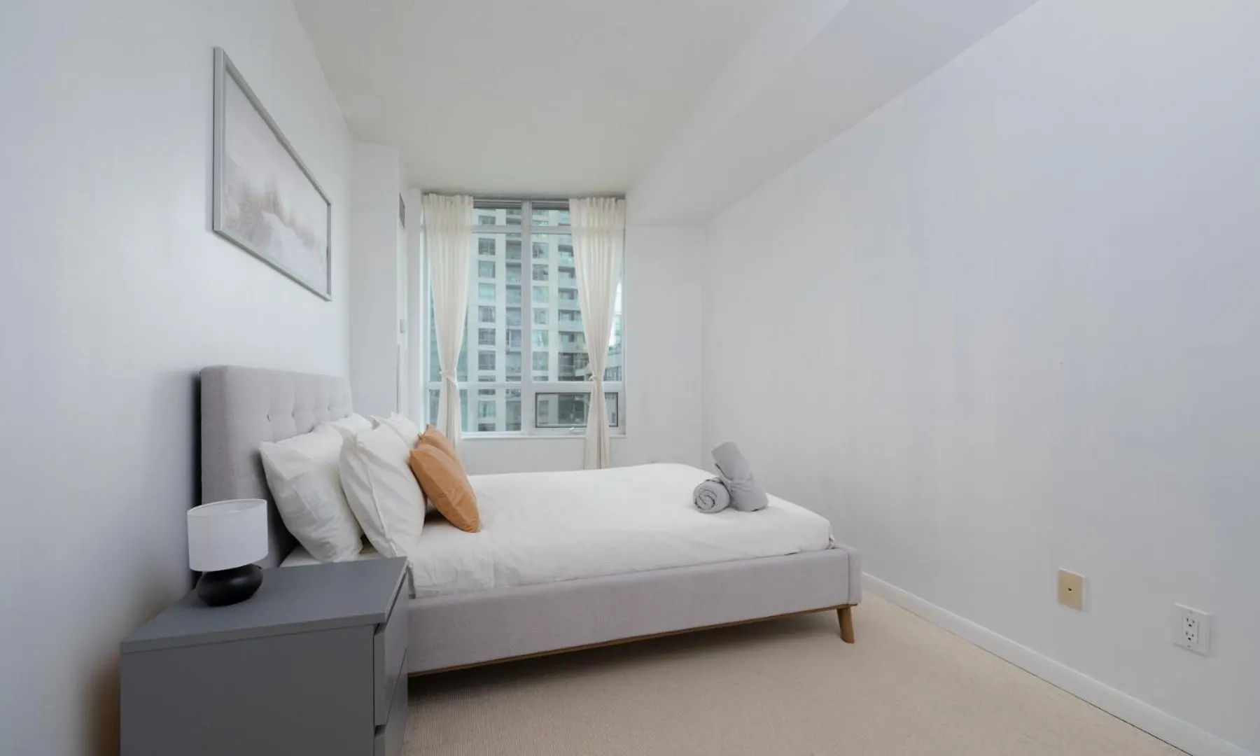טורונטו Fort York Apartments