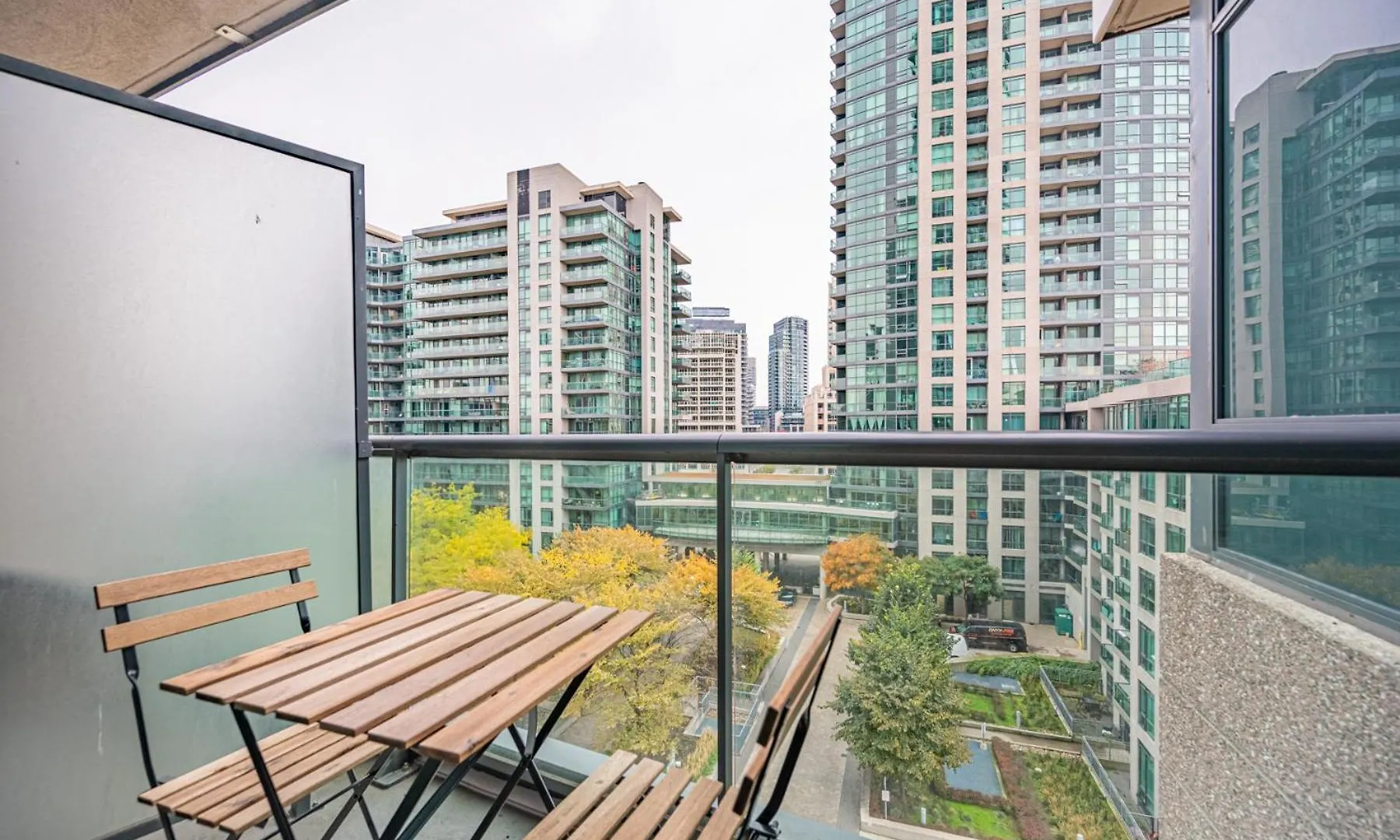 טורונטו Fort York Apartments